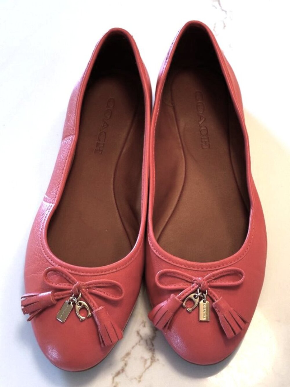 COACH Benni Coral Leather Ballet Flats Bow Tassels Logo Charms Sz 8 B *EUC*